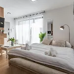Διαμέρισμα Brand New With Balcony - Center