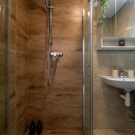 Διαμέρισμα Brand New With Balcony - Center *