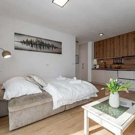 Daire Brand New With Balcony - Center